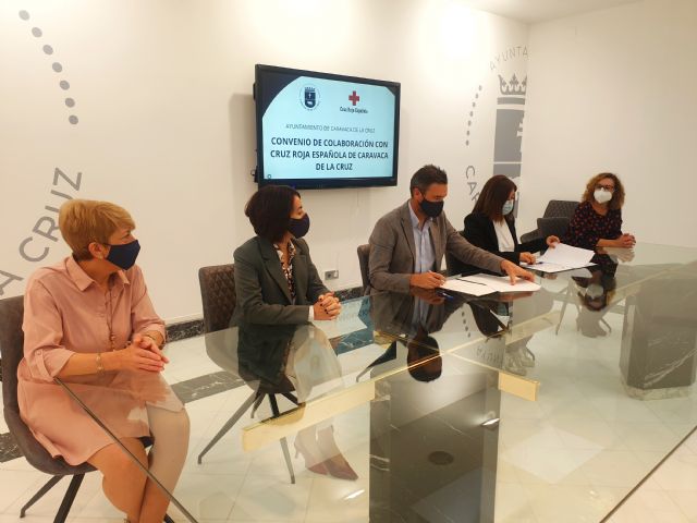 El Ayuntamiento de Caravaca y Cruz Roja firman un convenio para atender a familias y menores con dificultades económicas y sociales agravadas por la crisis del COVID-19 - 1, Foto 1