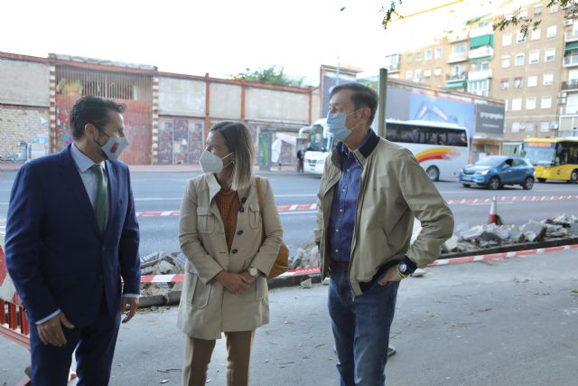 La parada de autobús de la avenida Miguel de Cervantes mejora su seguridad y accesibilidad - 3, Foto 3