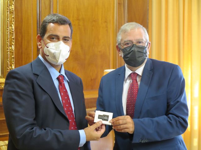 El consejero de Fomento e Infraestructuras presenta el Plan Director de Transportes al presidente de la Asamblea Regional - 1, Foto 1