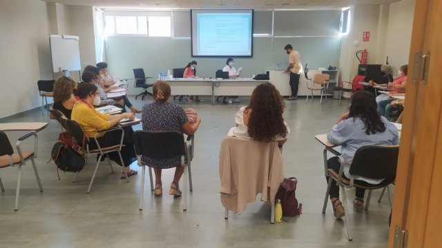 Ayuntamiento y el colectivo El Candil renuevan su colaboracin, Foto 1