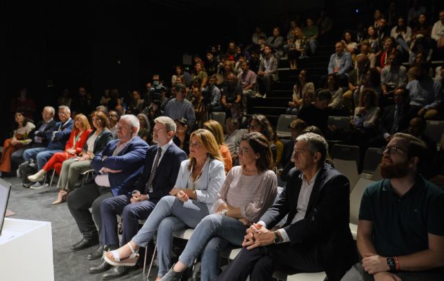 Centenares de personas visitan la II Feria de Empleo y Emprendimiento - 1, Foto 1