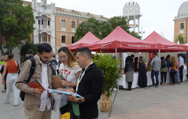 Centenares de personas visitan la II Feria de Empleo y Emprendimiento - 4, Foto 4