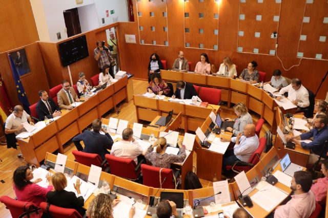 El pleno del Ayuntamiento de Lorca ha pedido que Feijoó rectifique sus declaraciones sobre la reducción de kilómetros de AVE y aporte certidumbre a esta inversión clave - 1, Foto 1