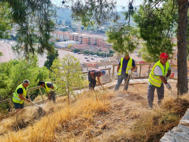 El Ayuntamiento de Caravaca regenera espacios verdes del Canapé del Castillo y zonas del barrio medieval - 1, Foto 1