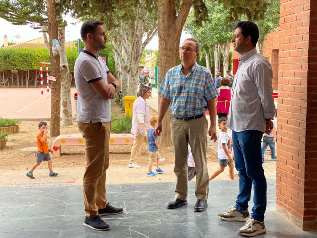 El concejal de Educación visita el colegio de Dolores - 1, Foto 1