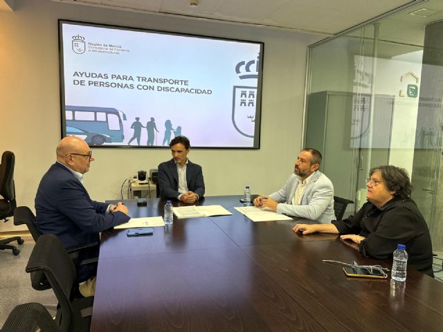 El Gobierno regional impulsa la inclusión de las personas con discapacidad con una nueva convocatoria de ayudas del transporte - 1, Foto 1