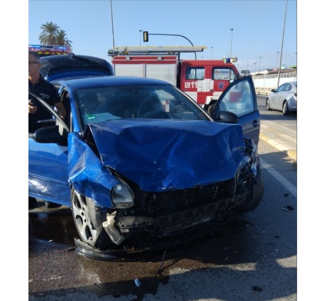 Un herido en un accidente entre dos vehículos en la carretera del Llano de Molina - 2, Foto 2