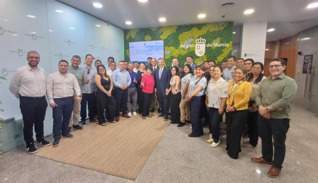 La Comunidad muestra a alumnos de la Universidad Tecnológica de Perú su modelo de gestión ambiental y calidad del aire - 2, Foto 2