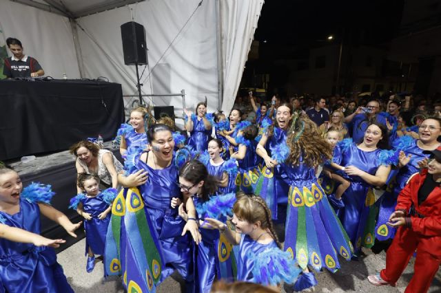 'La Edad del Pavo' gana el Desfile de Carrozas de las Fiestas Patronales de Puerto Lumbreras 2026 - 2, Foto 2