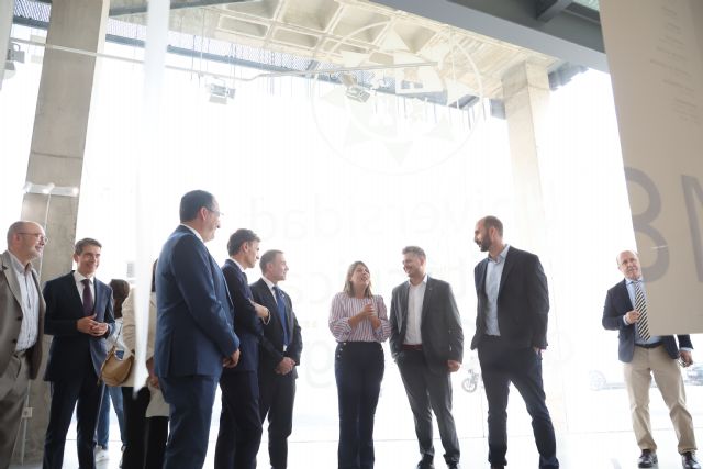 La exposición sobre los Premios de Arquitectura, una «prolongación del aula» para los estudiantes de la ETSAE - 2, Foto 2