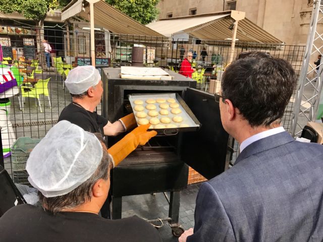 Cultura, artesanía, gastronomía y artes plásticas ocupan durante toda la mañana la Plaza Belluga - 3, Foto 3