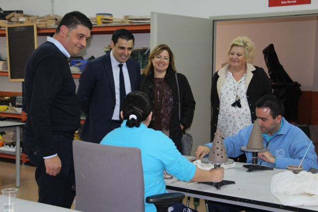 La Comunidad destina 832.000 euros a cuatro entidades sin ánimo de lucro para que formen y empleen a 64 parados - 1, Foto 1