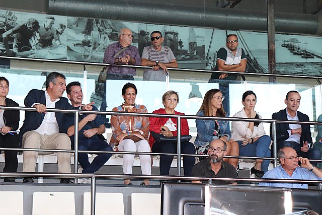 Los candidatos del PP al Congreso y al Senado visitan la lonja de pescadores para trasladar su apoyo frente a la previsión de rebaja de los fondos europeos - 1, Foto 1