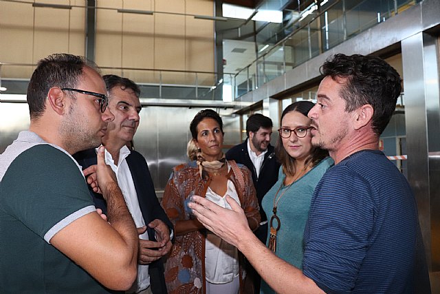 Los candidatos del PP al Congreso y al Senado visitan la lonja de pescadores para trasladar su apoyo frente a la previsión de rebaja de los fondos europeos - 2, Foto 2