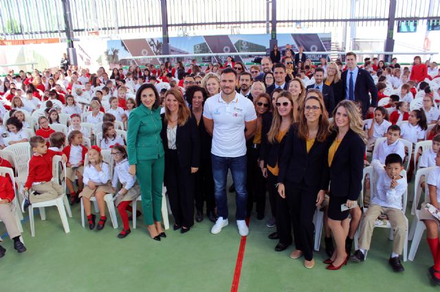 El doble campeón olímpico Saúl Craviotto inaugura las nuevas instalaciones deportivas de New Castellar College - 1, Foto 1