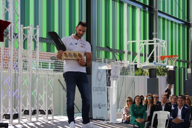El doble campeón olímpico Saúl Craviotto inaugura las nuevas instalaciones deportivas de New Castellar College - 2, Foto 2