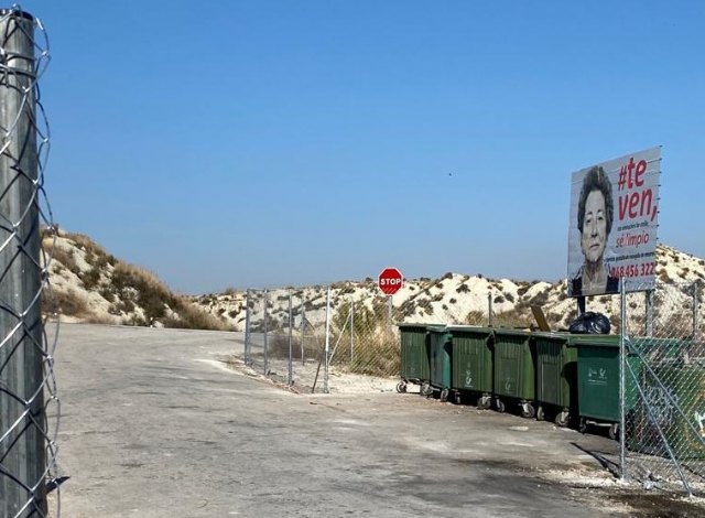 Vallan la zona del Puente Chapa por los continuos vertidos ilegales - 1, Foto 1
