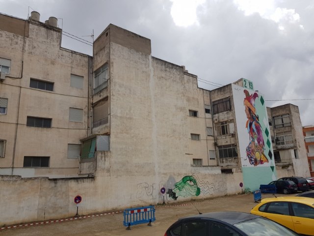La lucha contra la Covid-19, tema central del nuevo mural de Murfy en la calle Severo Ochoa, Foto 1