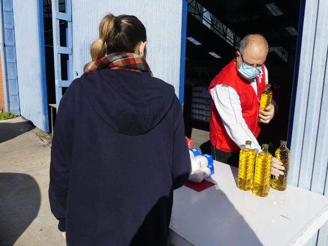 Cruz Roja reparte casi 800.000 kilos de alimentos a más de 27.000 personas en la Región de Murcia - 2, Foto 2