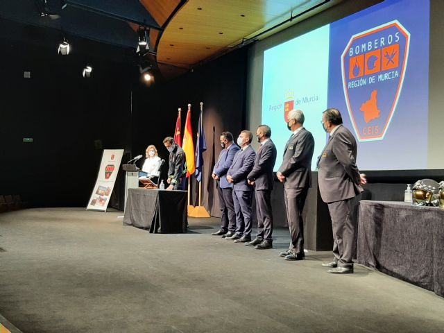 Quince nuevos bomberos y dos sargentos jefes se incorporan a la plantilla del Consorcio de Extinción de Incendios de la Región - 2, Foto 2