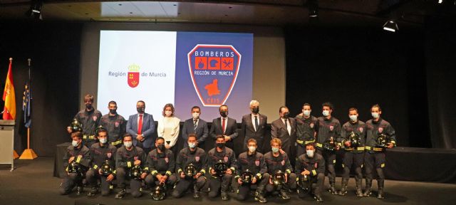 Quince nuevos bomberos y dos sargentos jefes se incorporan a la plantilla del Consorcio de Extinción de Incendios de la Región - 3, Foto 3