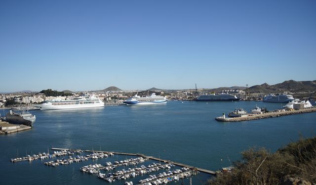 Cartagena vuelve a hacer historia con la escala simultánea de cinco cruceros - 1, Foto 1