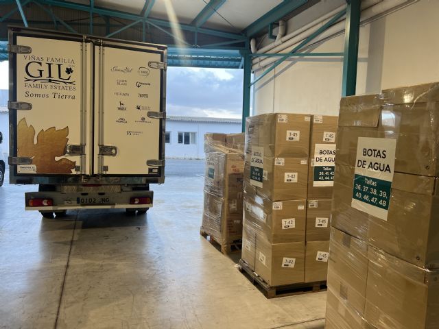 El Ayuntamiento de Jumilla envía más de 3.000 pares de guantes y más de 500 pares de botas de agua a los pueblos afectados por la DANA - 1, Foto 1