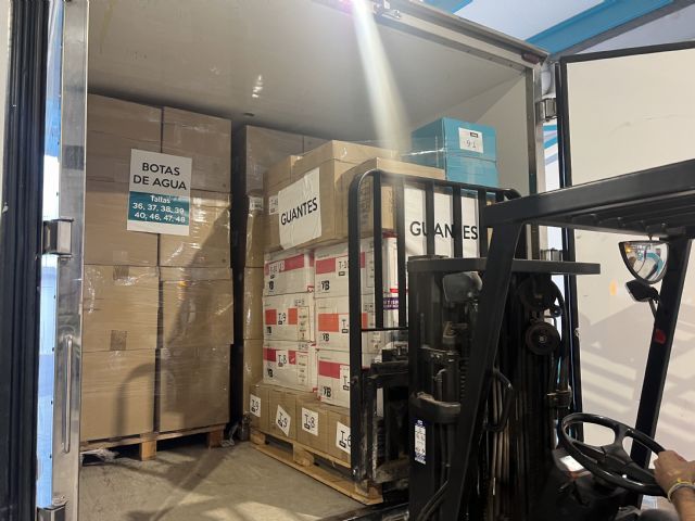 El Ayuntamiento de Jumilla envía más de 3.000 pares de guantes y más de 500 pares de botas de agua a los pueblos afectados por la DANA - 4, Foto 4
