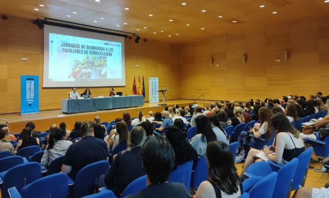Bienvenida a 200 jóvenes de más de 15 países que participan este curso en el programa de auxiliares de conversación en centros educativos - 1, Foto 1