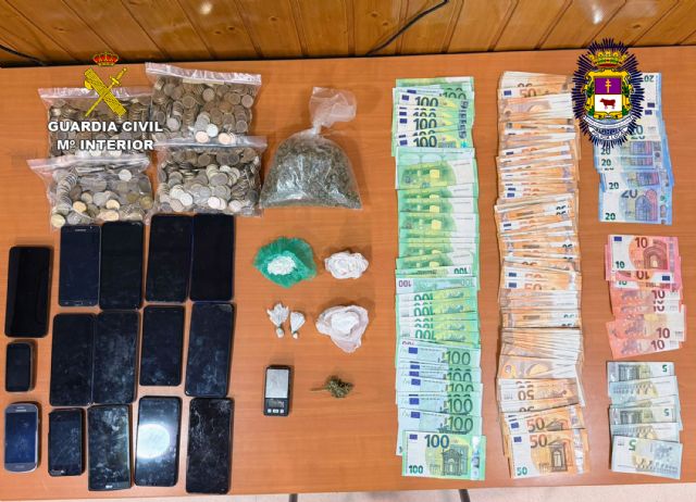 La Guardia Civil desarticula un clan familiar dedicado a la venta de droga con la incautación de más de 400 dosis de cocaína - 5, Foto 5