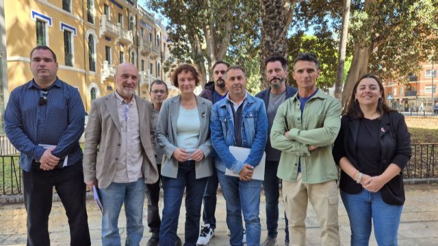 IU-Verdes y Podemos llevan a la Asamblea Regional las reivindicaciones de los bomberos forestales para acabar con la privatización del servicio y recuperar su gestión pública en la Región de Murcia - 1, Foto 1