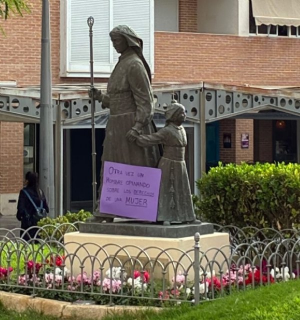 Aparecen carteles en Totana contra las declaraciones del edil no adscrito sobre el aborto, Foto 2