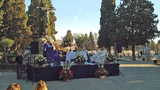 El Cristo de las Mieles, testigo eterno de la fe sevillana en el Día de los Difuntos - 4, Foto 4