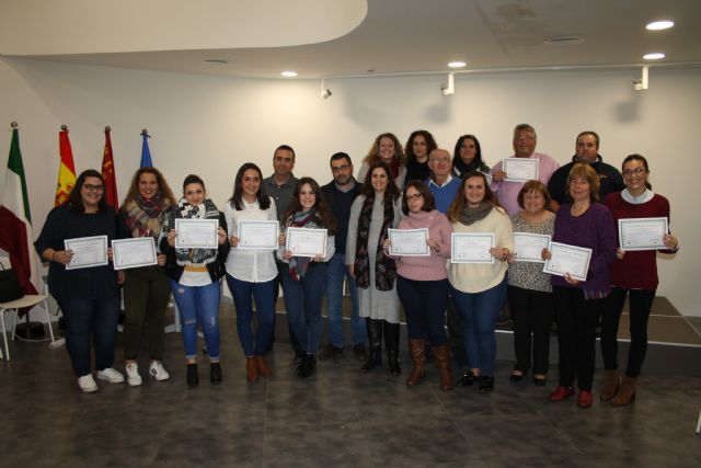 Entregados los diplomas del curso de lengua de signos organizado por la concejalía de Servicios Sociales - 1, Foto 1