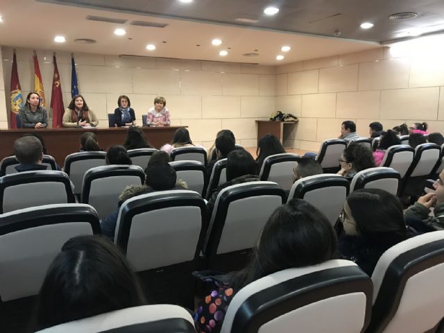 La Concejalía de Desarrollo Local inicia una batería de 10 cursos para formar a 106 jóvenes desempleados en cerrajería, atención sanitaria, hostelería, ocio y bordados - 1, Foto 1