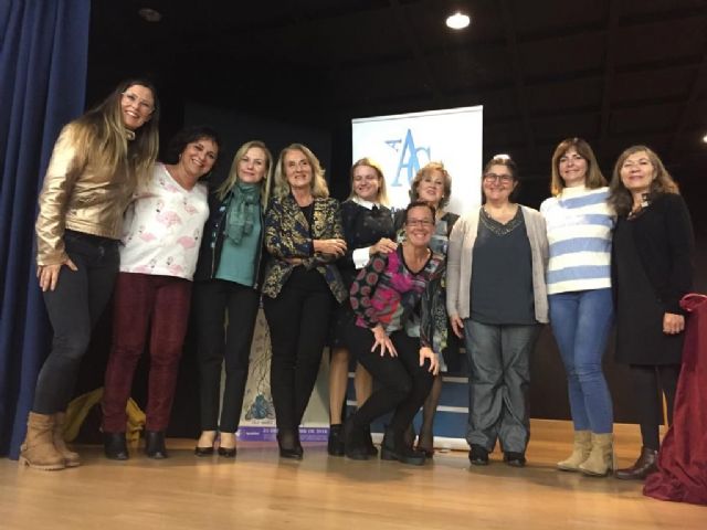 La concejalía de Igualdad clausura los actos del 25N con la representación teatral La vida en un tejío - 2, Foto 2