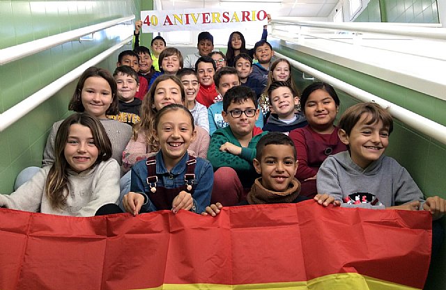 El CEIP La Cruz celebra el 40 aniversario de la Constitución Española, Foto 1