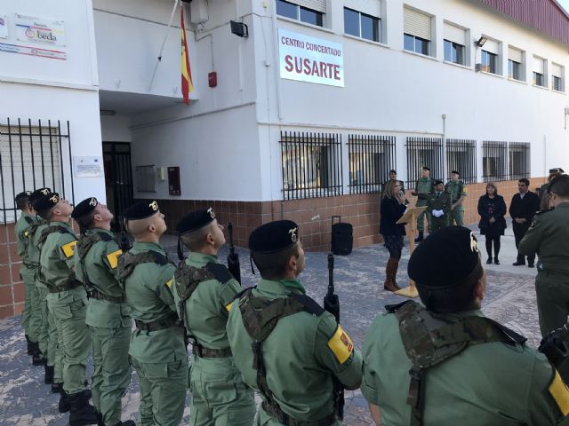 El colegio 'Susarte' celebra con un acto de izado de la bandera el día de la Constitución - 4, Foto 4