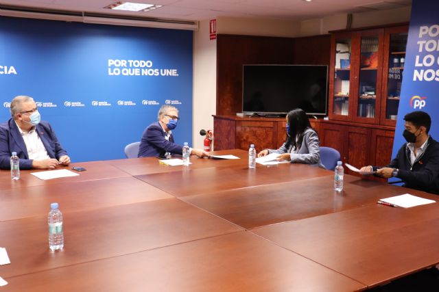 El PP muestra su rechazo a la celebración de las elecciones parlamentarias convocadas por Maduro en Venezuela y apoya las reivindicaciones de la Asociación de Venezolanos de la Región de Murcia - 2, Foto 2