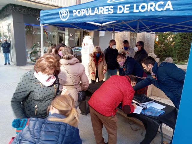 PP: Extraordinaria acogida en Lorca a la campaña en defensa de la libertad educativa y en contra de la ley del PSOE - 2, Foto 2