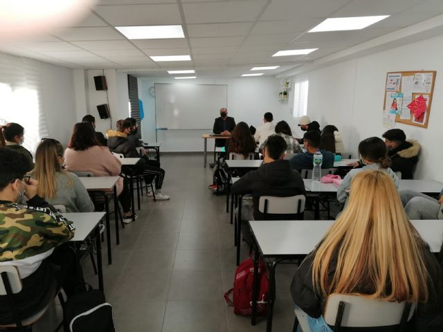 El centro de FP La Salceda celebra el aniversario de la Constitución con una charla - 2, Foto 2