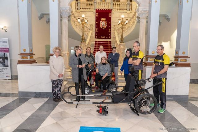 La XIII edición de los Premios al Compromiso Voluntario reconocen al fotógrafo Pablo Sánchez del Valle y a la asociación Zancadas sobre ruedas - 1, Foto 1