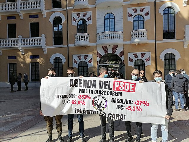 El Frente Obrero protesta a la salida del Congreso del PSOE Regional - 1, Foto 1