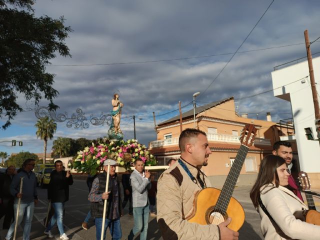 La Virgen de la Purísima del Esparragal recorre las calles de la pedanía acompañada por la Cuadrilla y cientos de vecinos - 1, Foto 1