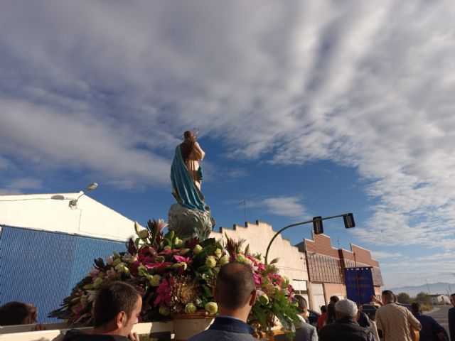 La Virgen de la Purísima del Esparragal recorre las calles de la pedanía acompañada por la Cuadrilla y cientos de vecinos - 2, Foto 2