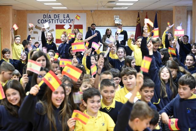 López Miras resalta la importancia de que la Constitución se conozca desde niños - 1, Foto 1