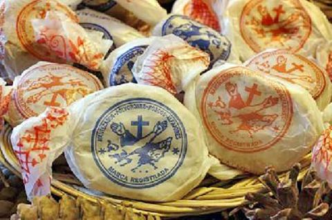 El alcalde de Sevilla y el arzobispo emérito de Sevilla, han inaugurado la tradicional la Exposición de Dulces de Conventos de Clausura de la Archidiócesis de Sevilla en el Real Alcázar - 5, Foto 5