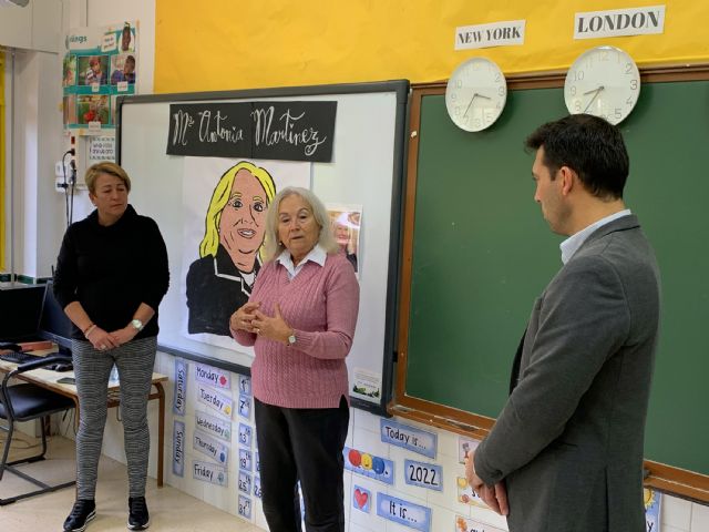 La ex presidenta regional Mª Antonia Martínez explica la Constitución al alumnado del colegio Vista Alegre - 3, Foto 3