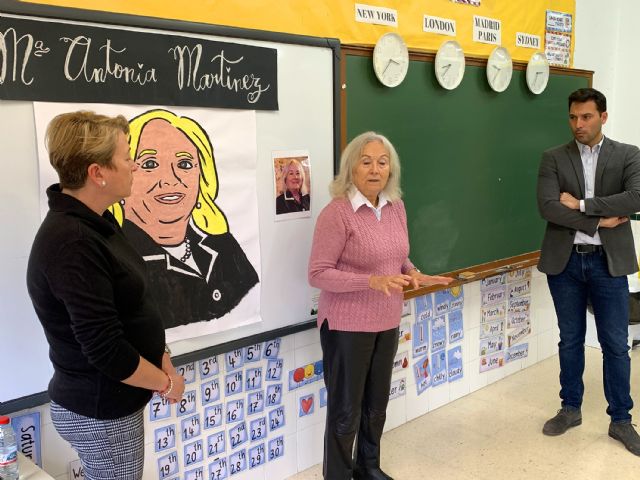 La ex presidenta regional Mª Antonia Martínez explica la Constitución al alumnado del colegio Vista Alegre - 4, Foto 4