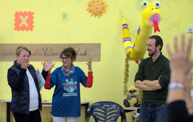 Un curso de lenguaje de signos para conmemorar el día de las personas con discapacidad - 1, Foto 1